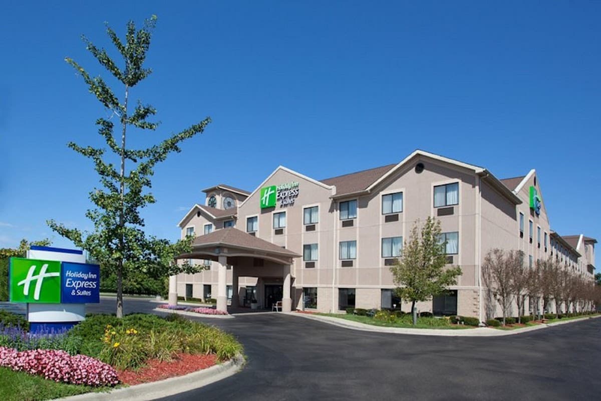 Holiday Inn Express & Suites Belleville (Airport Area) by IHG