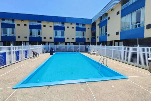 Days Inn by Wyndham Fort Wright Cincinnati Area