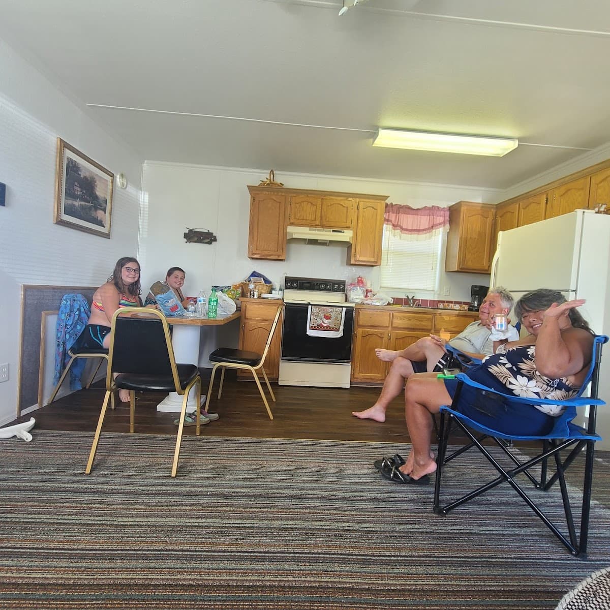 R & R's Lakvue Cottages