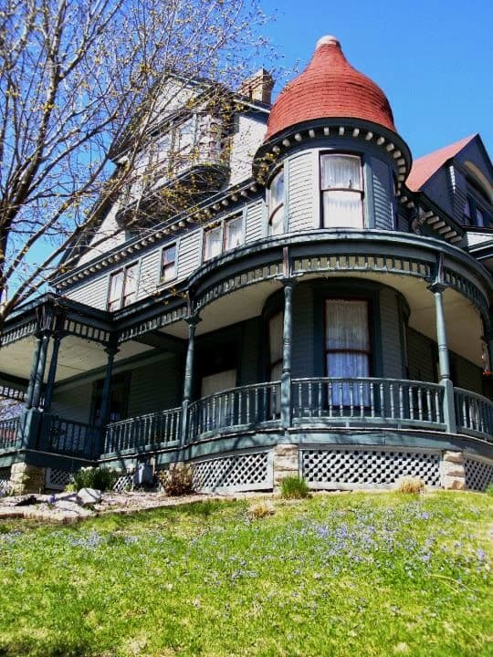 Reagan's Queen Anne Bed and Breakfast