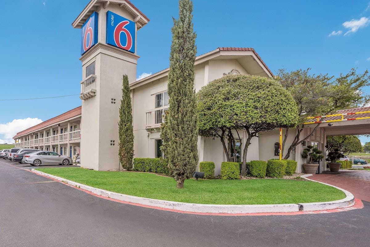 Motel 6 Dallas, TX - Market Center