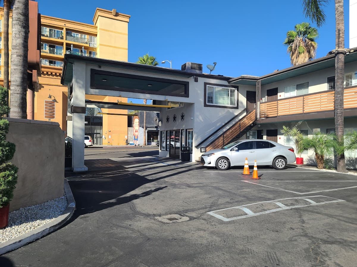 The Dixie Hollywood Hotel