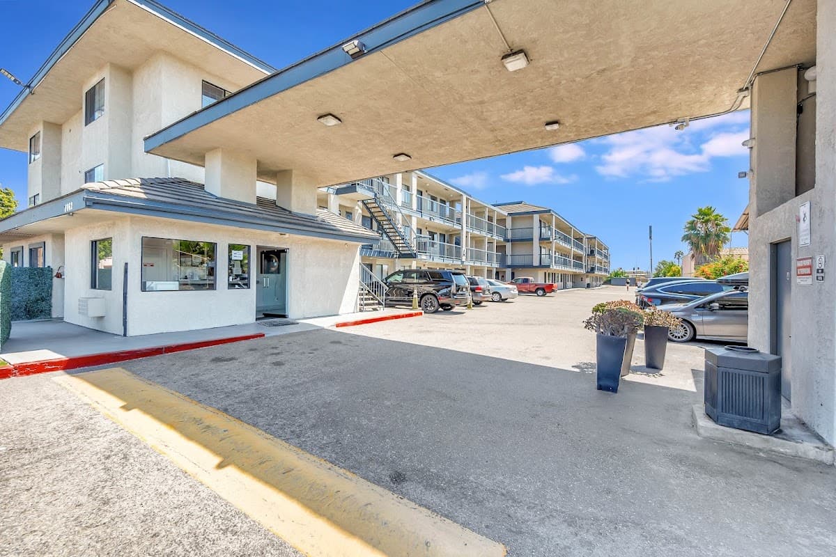 Morada Inn & Suites