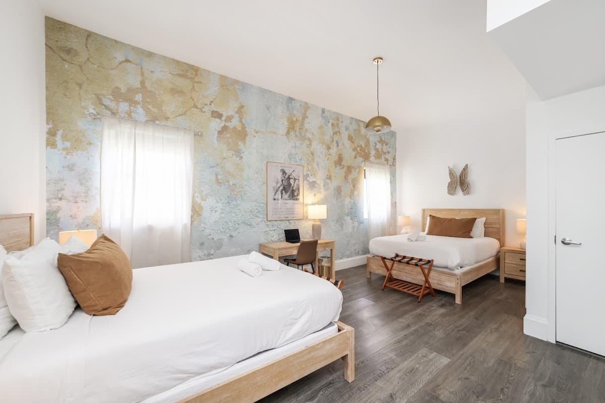 Ithaca Hotel
