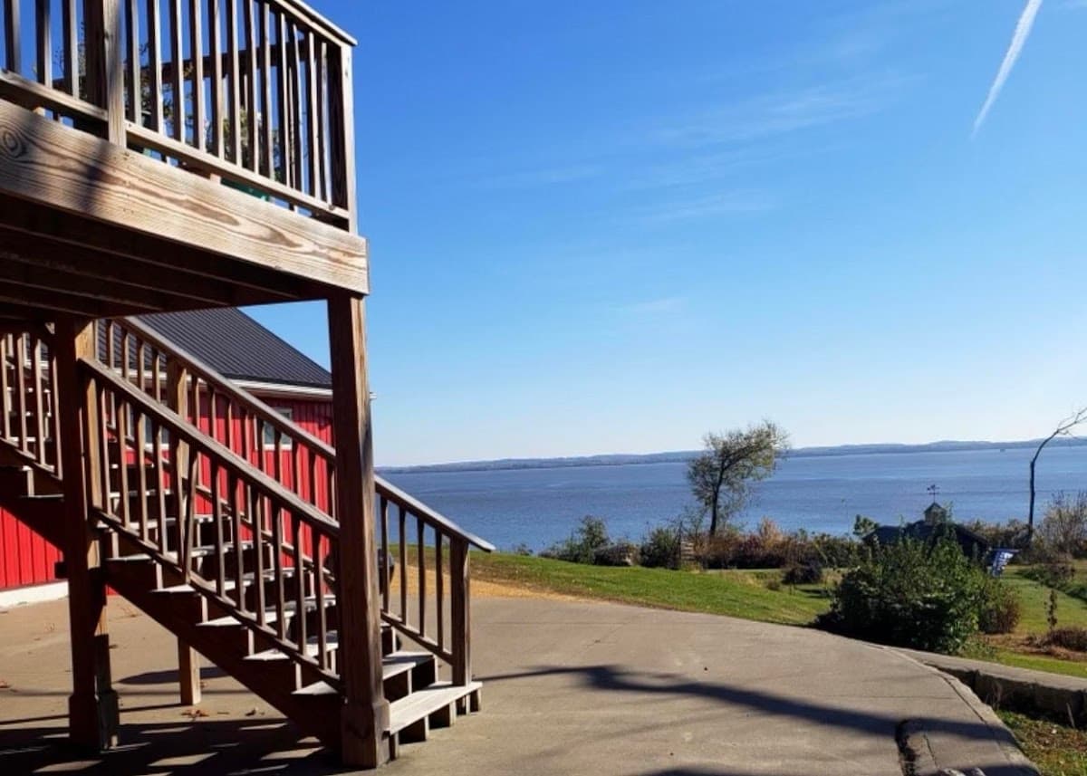 Wide River Winery - River Lodge