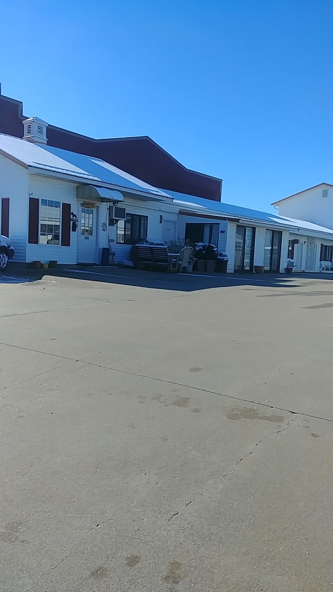 Skyline Motel changed to Parkway Studios
