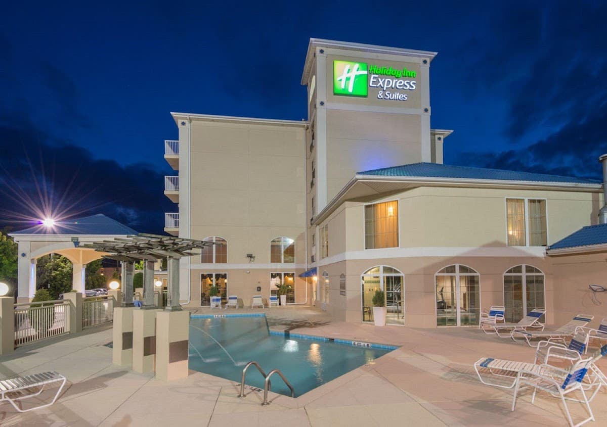 Holiday Inn Express & Suites Asheville SW - Outlet Ctr Area by IHG