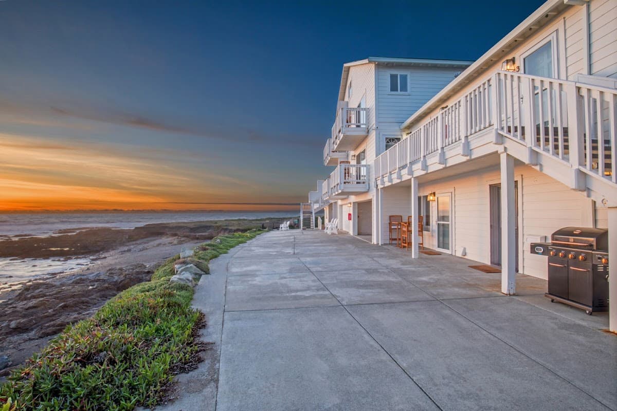 Black Sands Inn