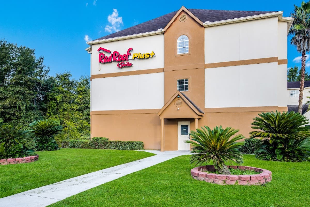 Red Roof PLUS+ & Suites - Savannah I-95