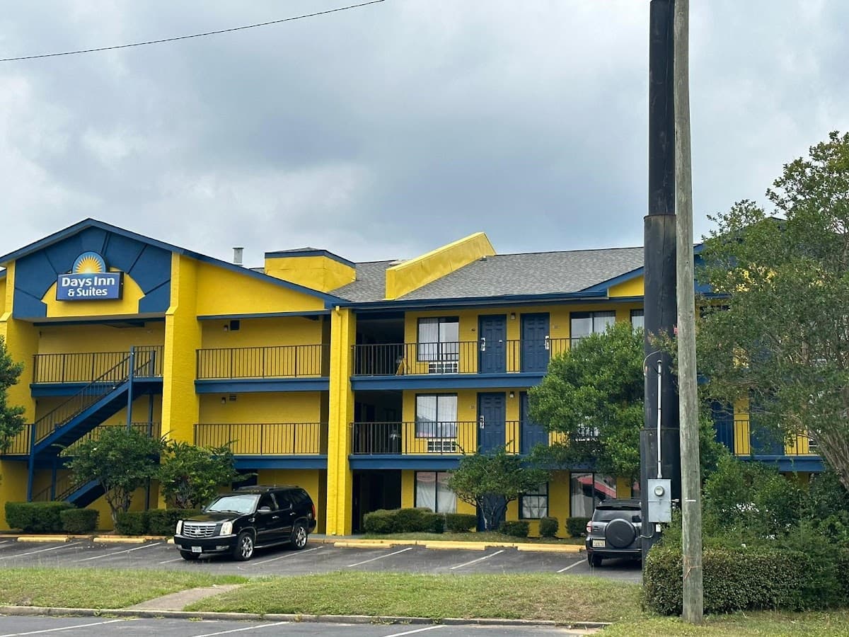 Days Inn & Suites by Wyndham Mobile