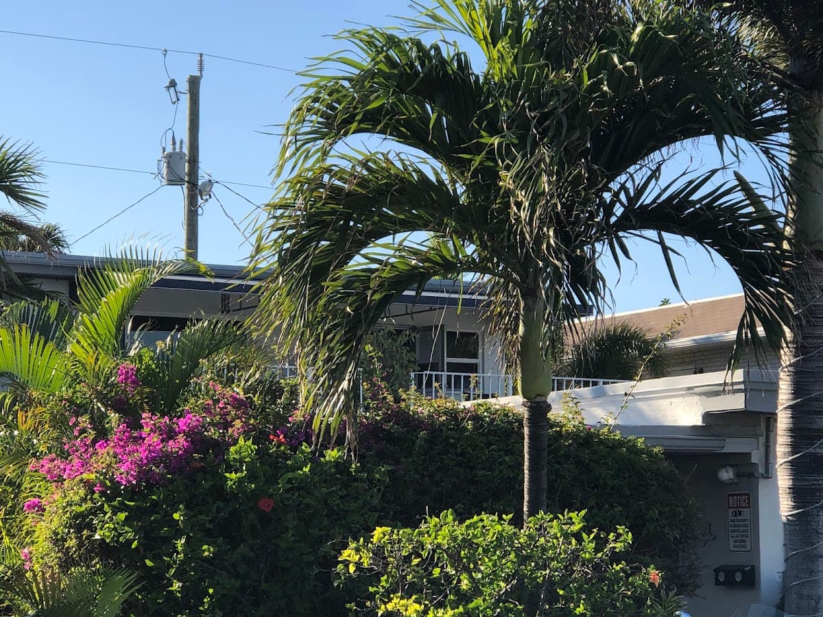 Sunny Shores Inn & Suites