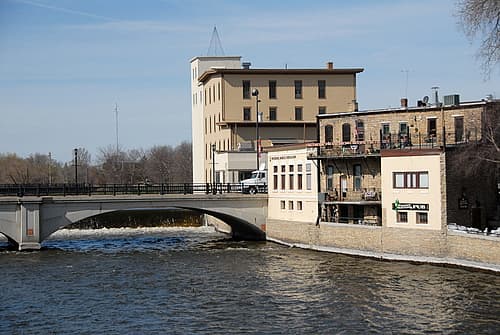 Froggy Bottoms River Suites