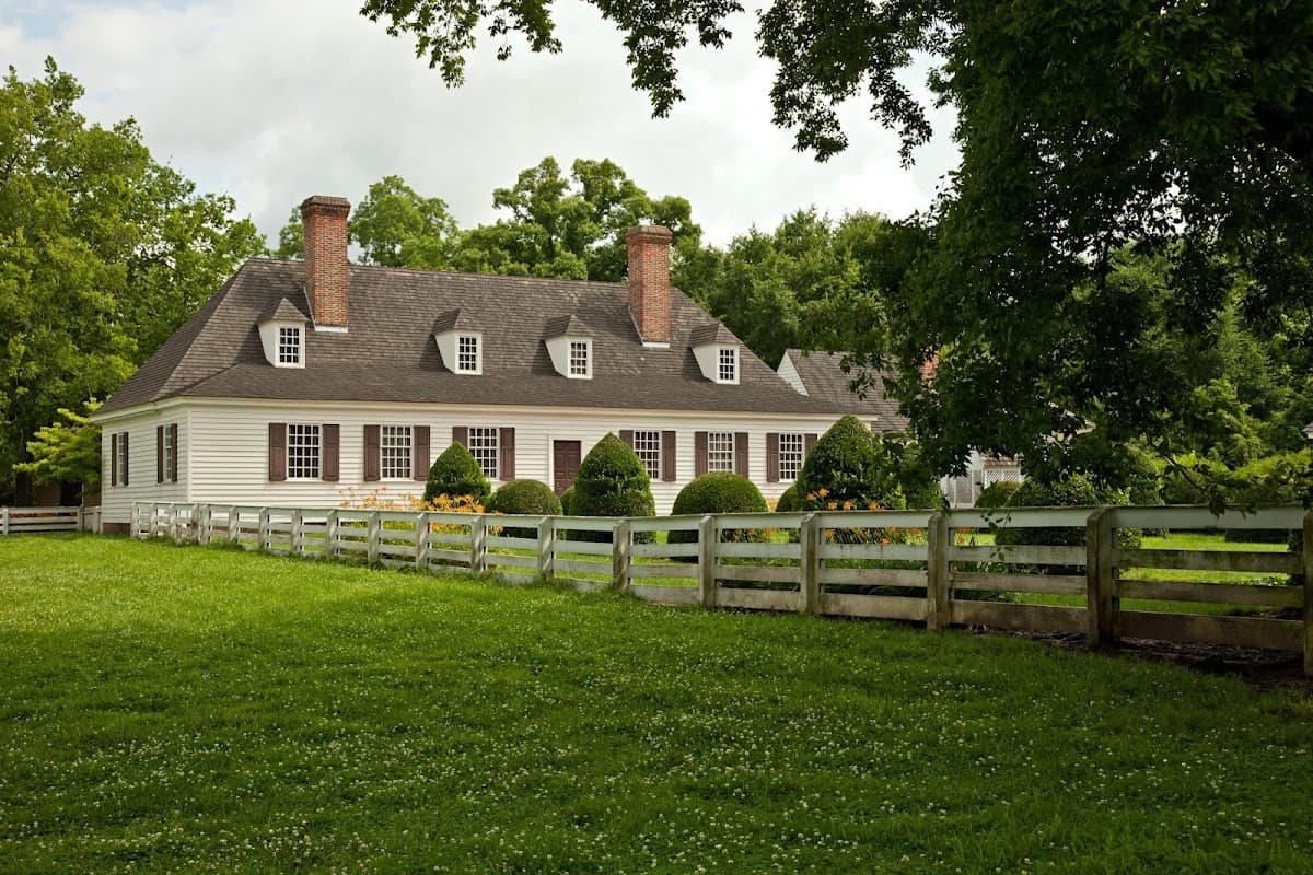 Colonial Houses, an official Colonial Williamsburg Hotel