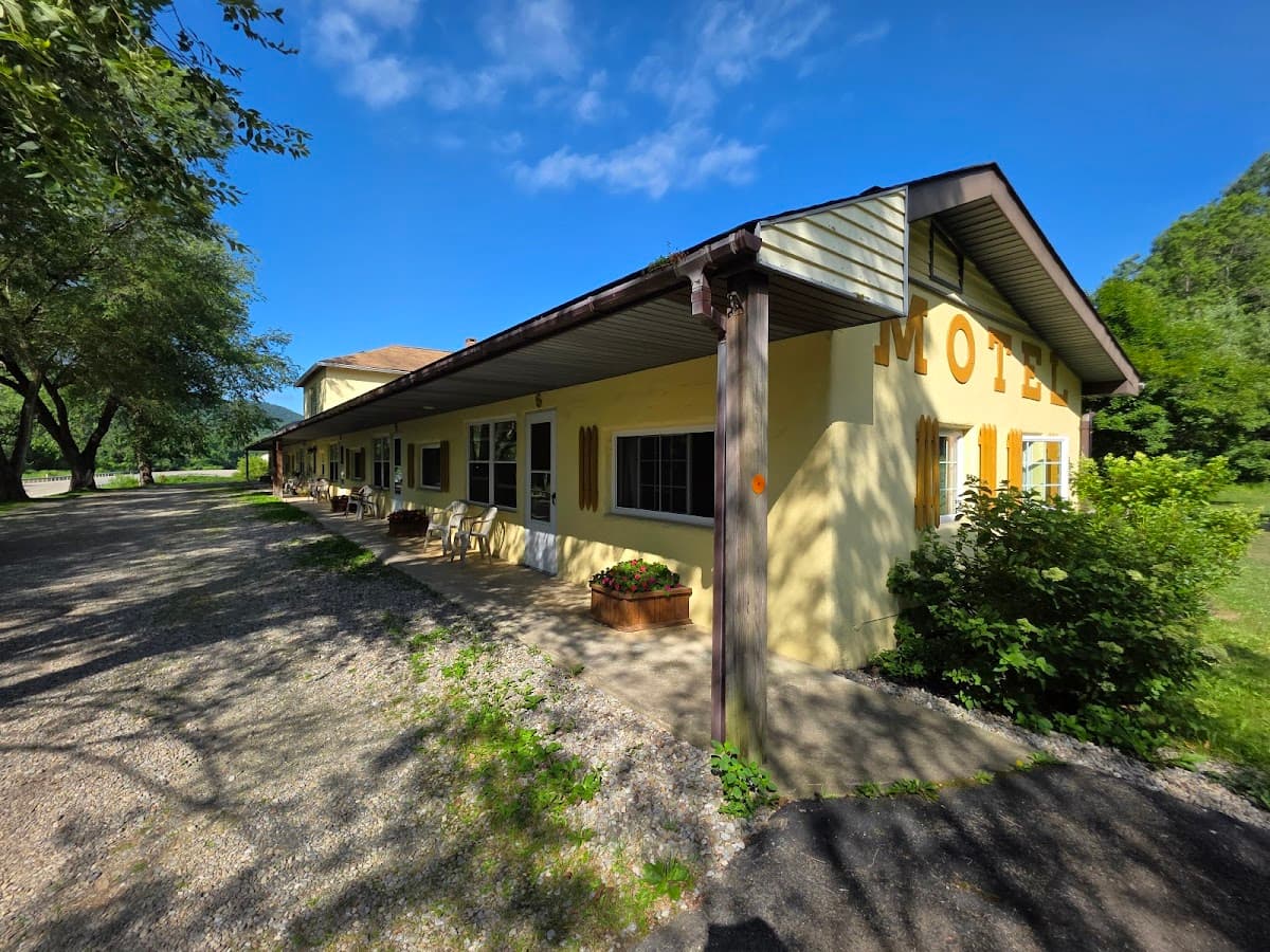 Nob Hill Motel & Cabins