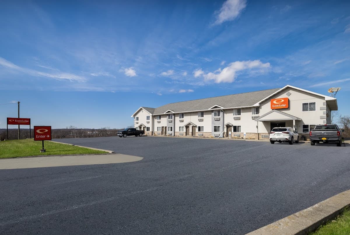 Econo Lodge Inn & Suites