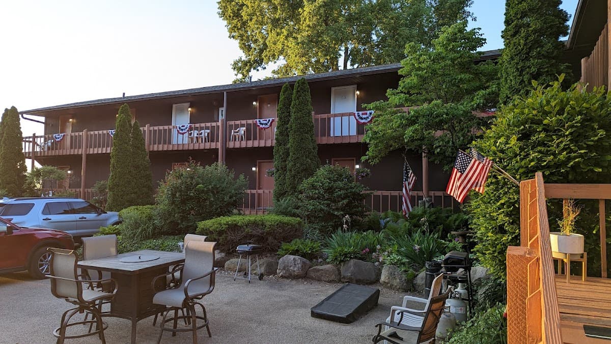 Henry Riverbank Hotel