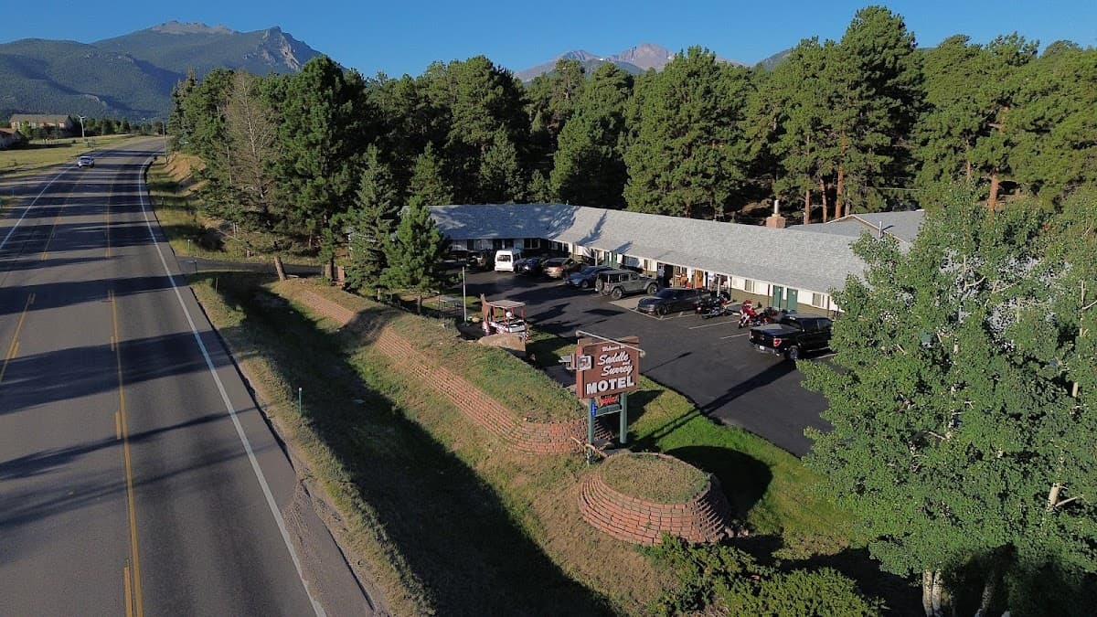 Saddle & Surrey Motel
