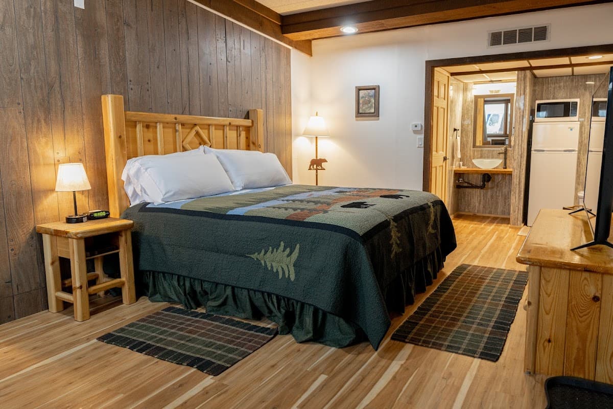 Phelps Lakeview Lodge