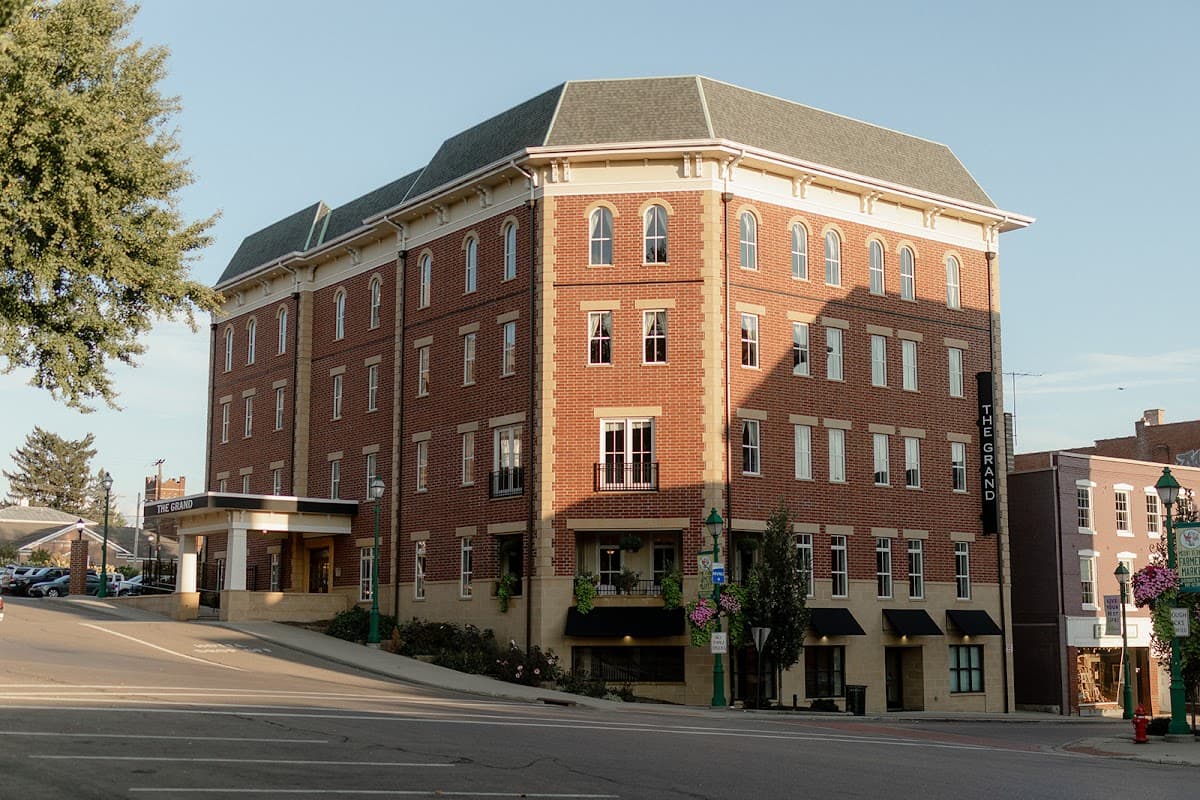 The Mount Vernon Grand Hotel