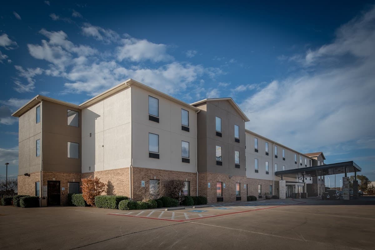Holiday Inn Express & Suites N Waco Area - West by IHG