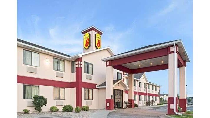Super 8 by Wyndham Omaha Eppley Airport/Carter Lake