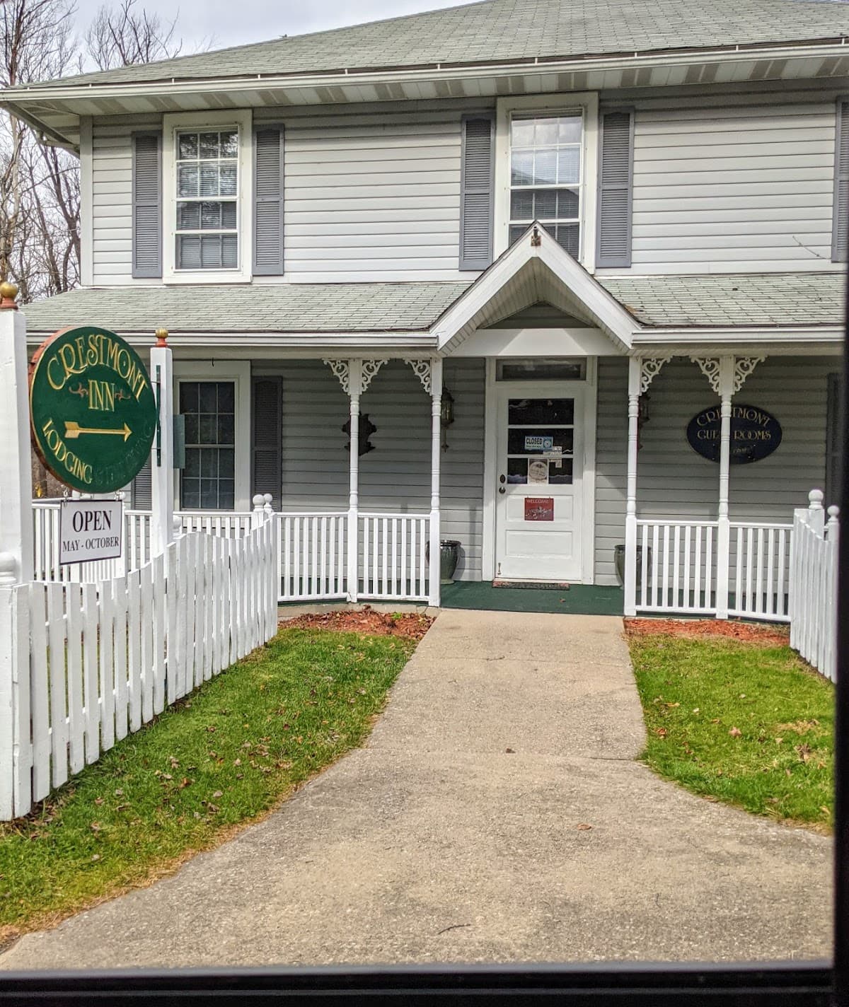 Crestmont Inn Guesthouse