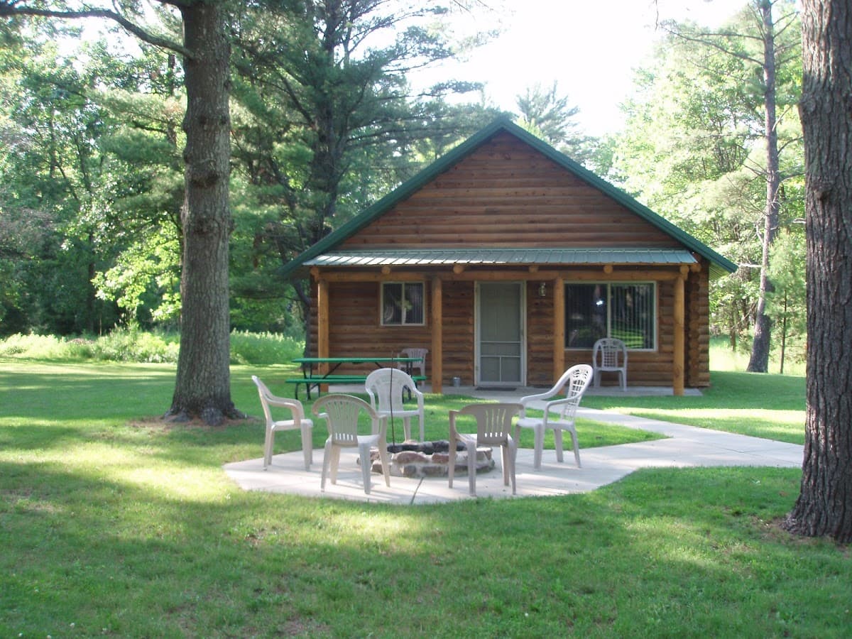 Arbutus Motel & Cabins