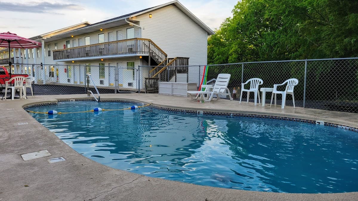Autumn Creek Branson Inn