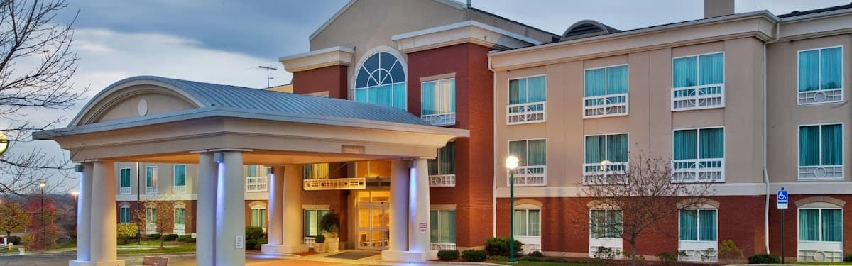 Holiday Inn Express & Suites Grand Rapids-North by IHG