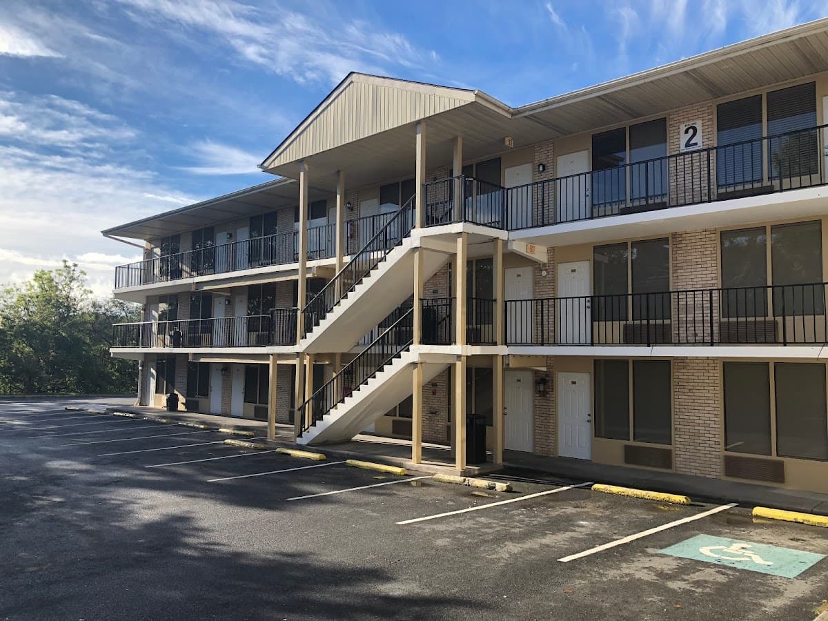 APM Inn & Suites