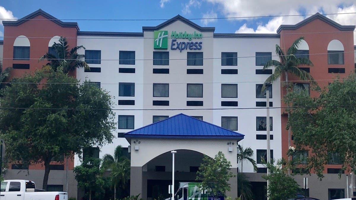 Holiday Inn Express & Suites Fort Lauderdale Airport West by IHG