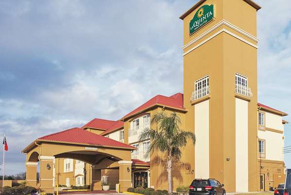 La Quinta Inn & Suites by Wyndham Houston Hobby Airport