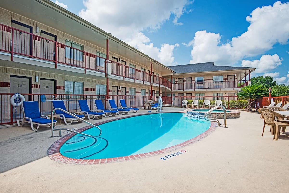 Hill Country Inn & Suites