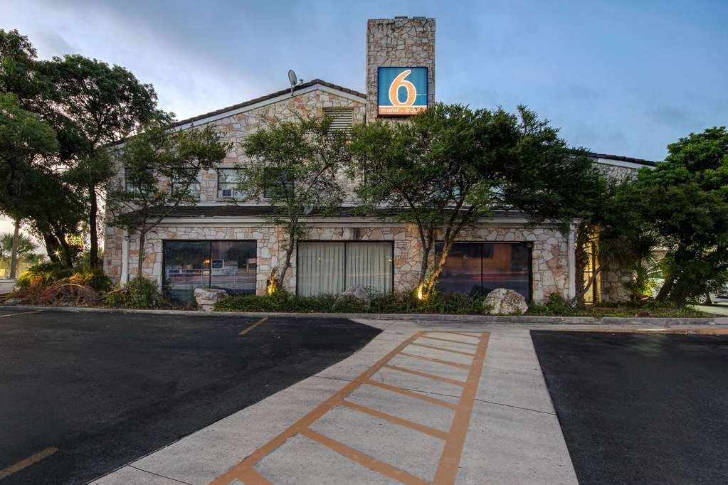Motel 6 San Antonio, TX - Northwest Medical Center