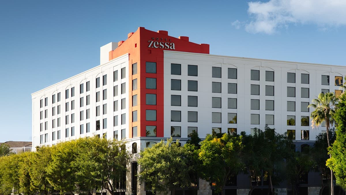 Hotel Zessa Orange County Airport, a DoubleTree by Hilton