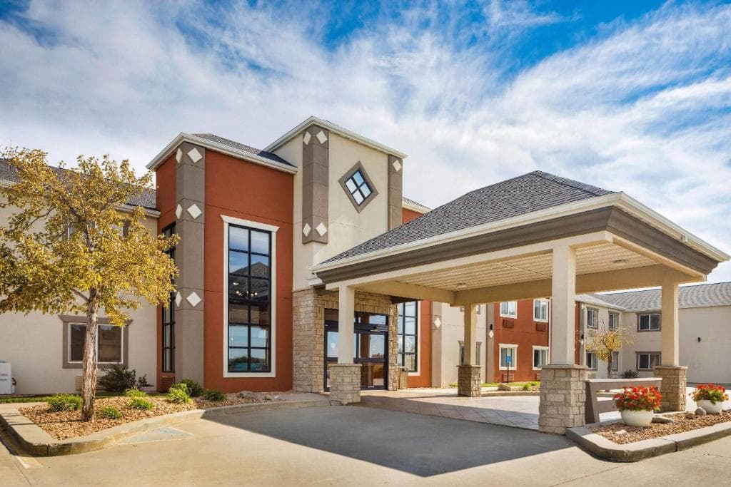 Howard Johnson by Wyndham Oacoma Hotel & Suites