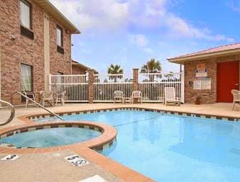 Super 8 by Wyndham Pascagoula