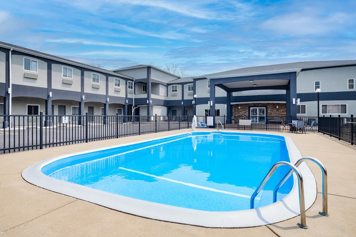 Days Inn & Suites by Wyndham Niagara Falls/Buffalo