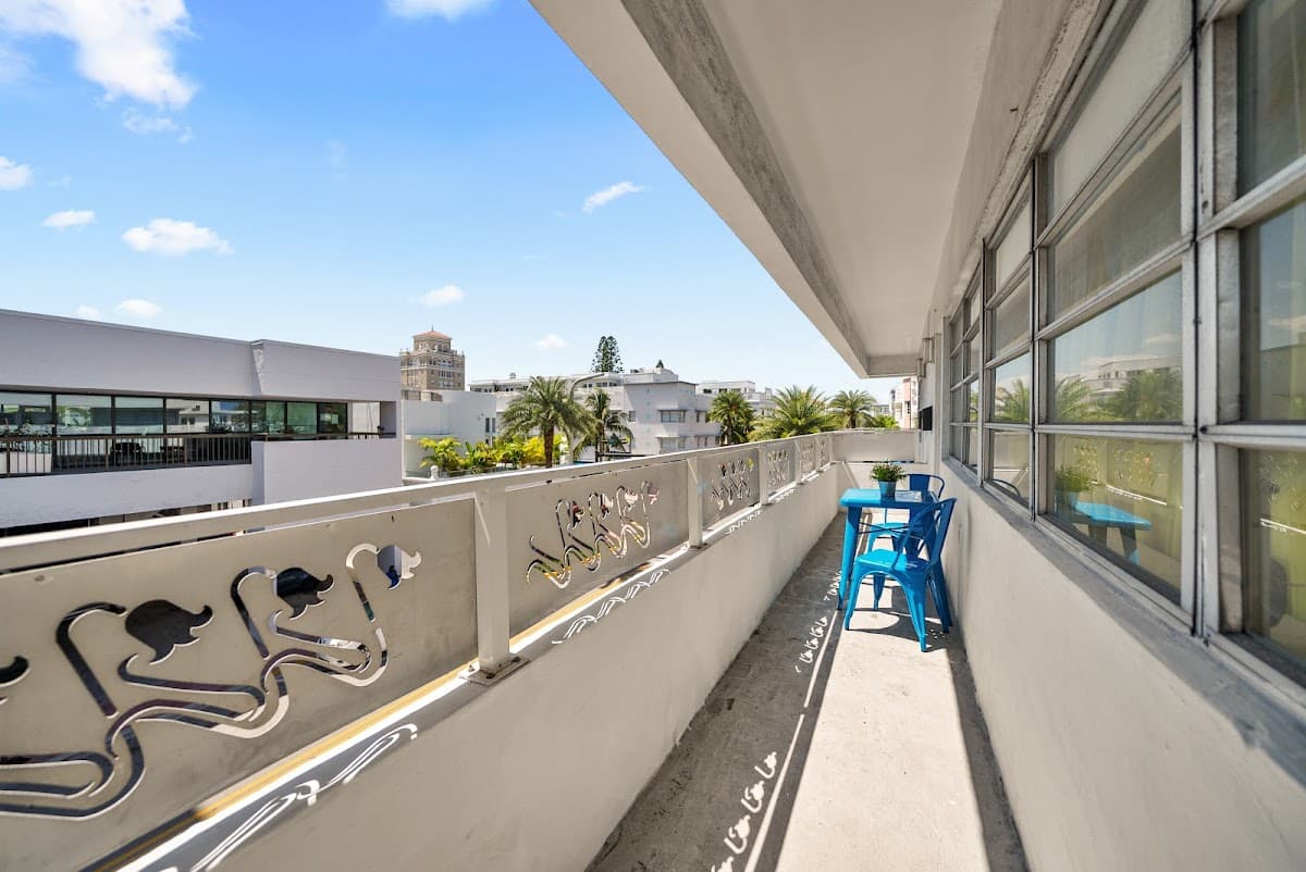 Miami International Apartments by Lowkl