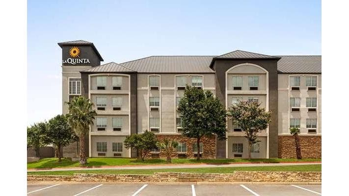 La Quinta Inn & Suites by Wyndham San Antonio N Stone Oak