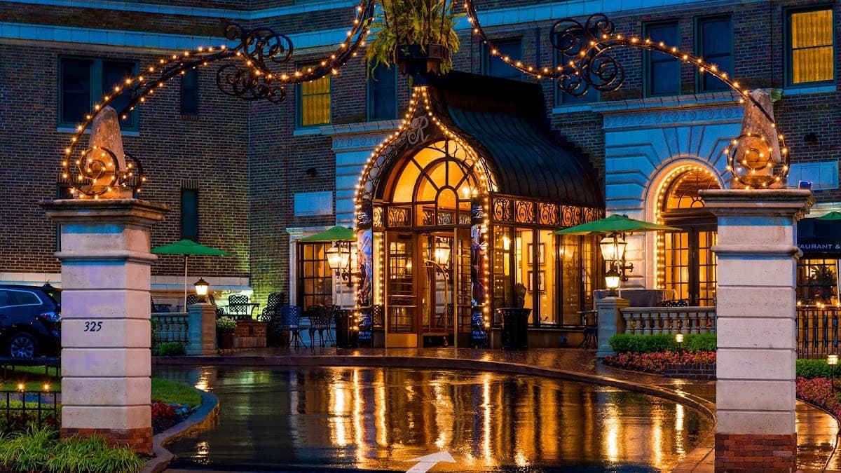 The Raphael Hotel, Autograph Collection