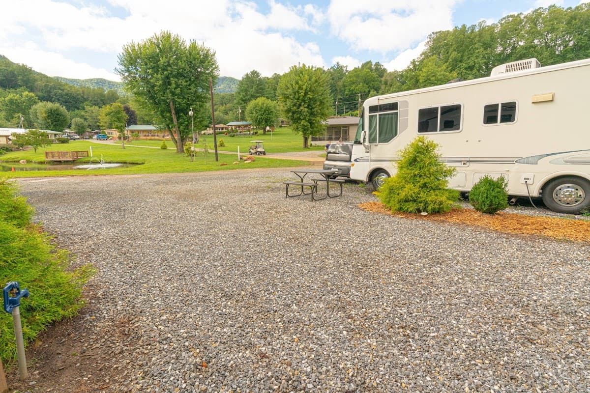 Sun Retreats Nantahala