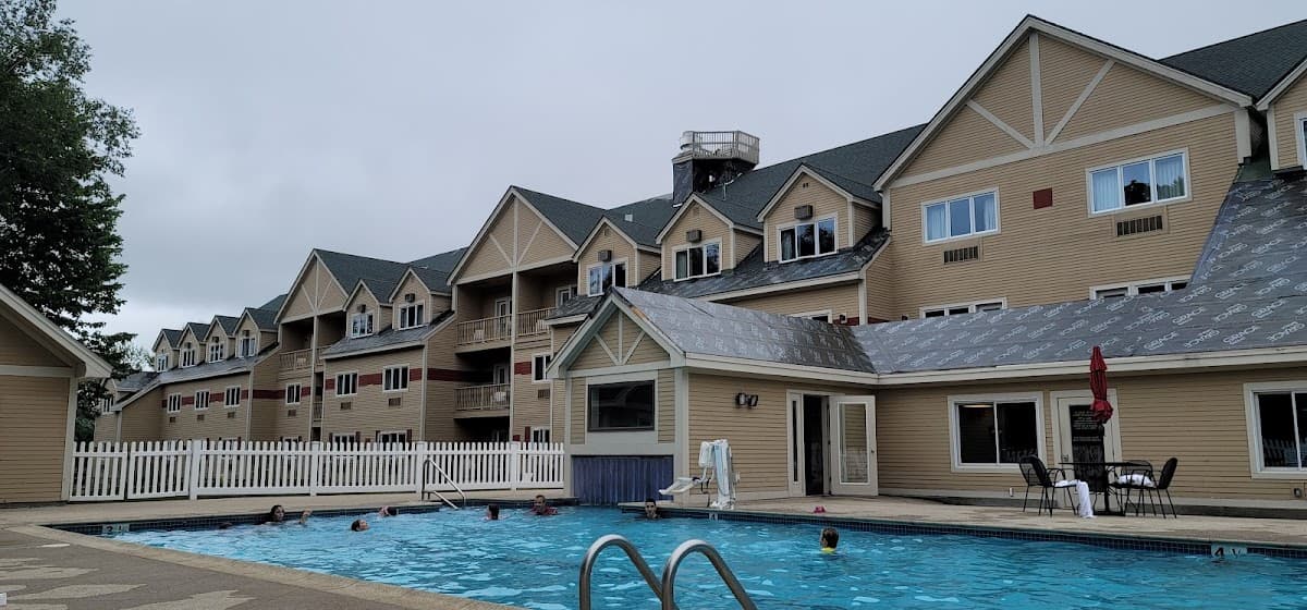 Grand Summit Hotel