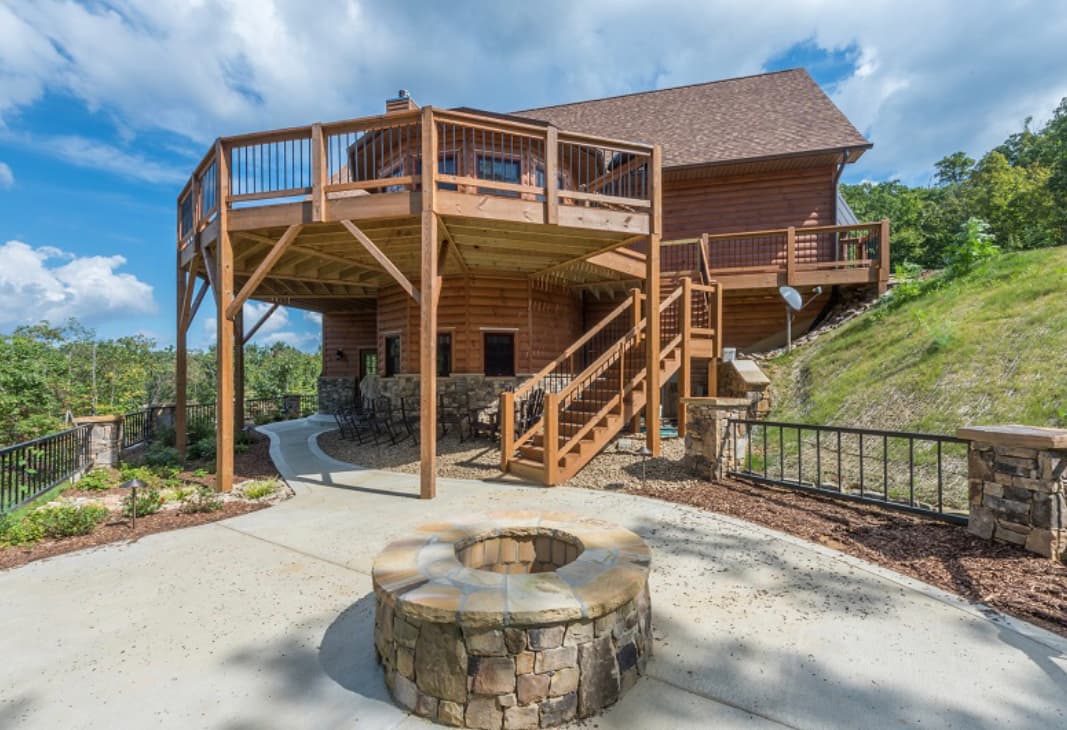 Hidden Vista Lodge - Vacation Rental with Greybeard Rentals