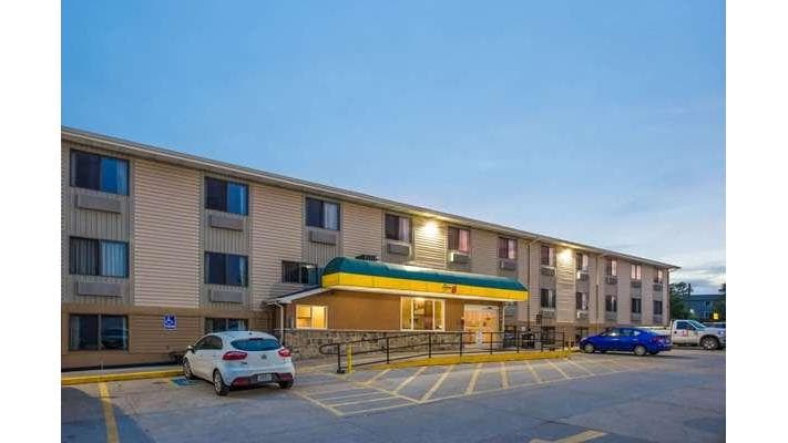 Super 8 by Wyndham Iowa City/Coralville