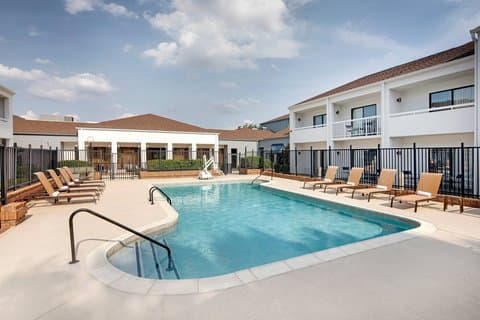 Courtyard by Marriott Dallas Addison/Midway