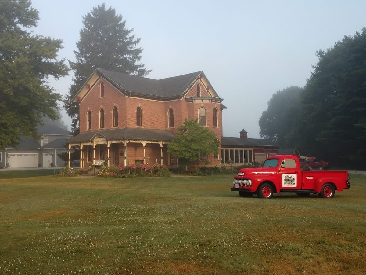 Brick House on Main Bed & Breakfast