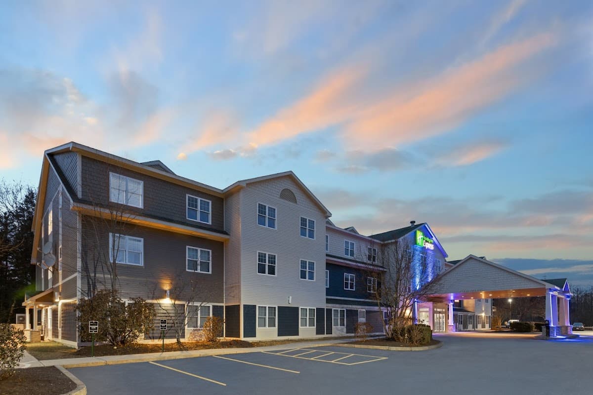 Holiday Inn Express & Suites Freeport - Brunswick Area by IHG