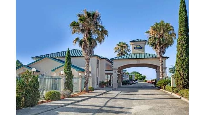 Days Inn & Suites by Wyndham Houston North/Spring