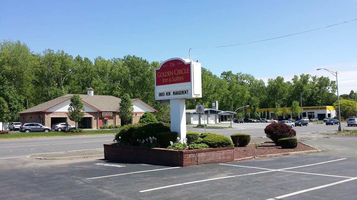 Golden Circle Inn & Suites